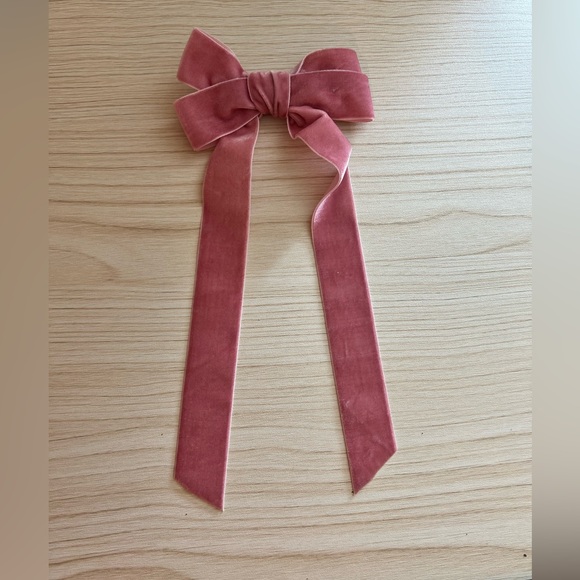 Women’s bow - Picture 1 of 2